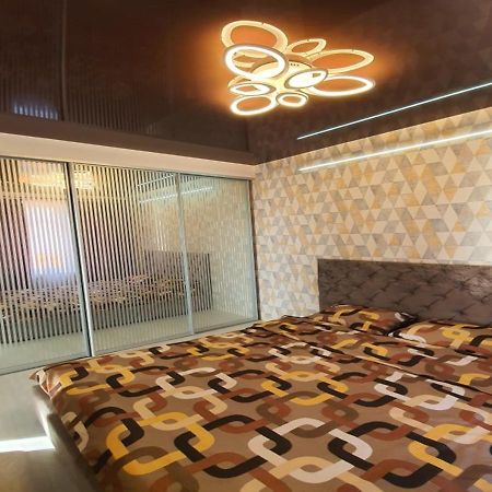 Lux New Apartment 2019 ハルキウ エクステリア 写真