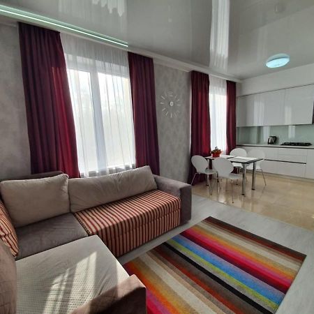 Lux New Apartment 2019 ハルキウ エクステリア 写真
