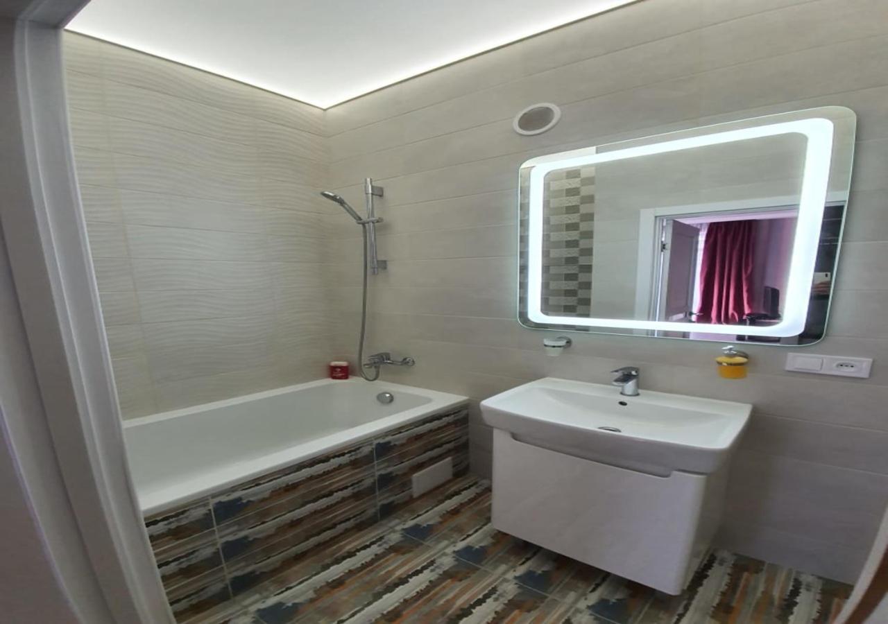 Lux New Apartment 2019 ハルキウ エクステリア 写真