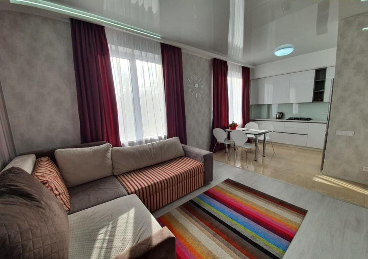 Lux New Apartment 2019 ハルキウ エクステリア 写真
